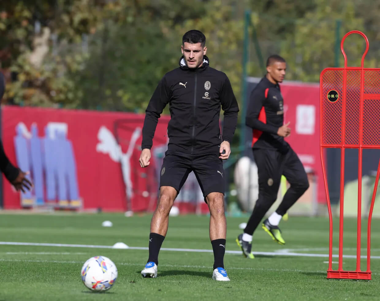 alvaro-morata-suffers-head-injury-during-ac-milan-training 