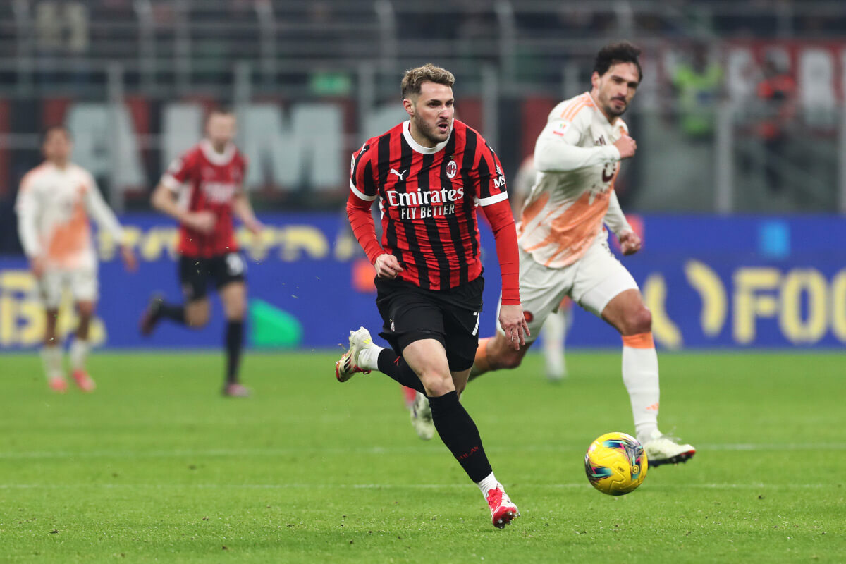 santi-gimenez-credits-ac-milan-fans-for-strong-start